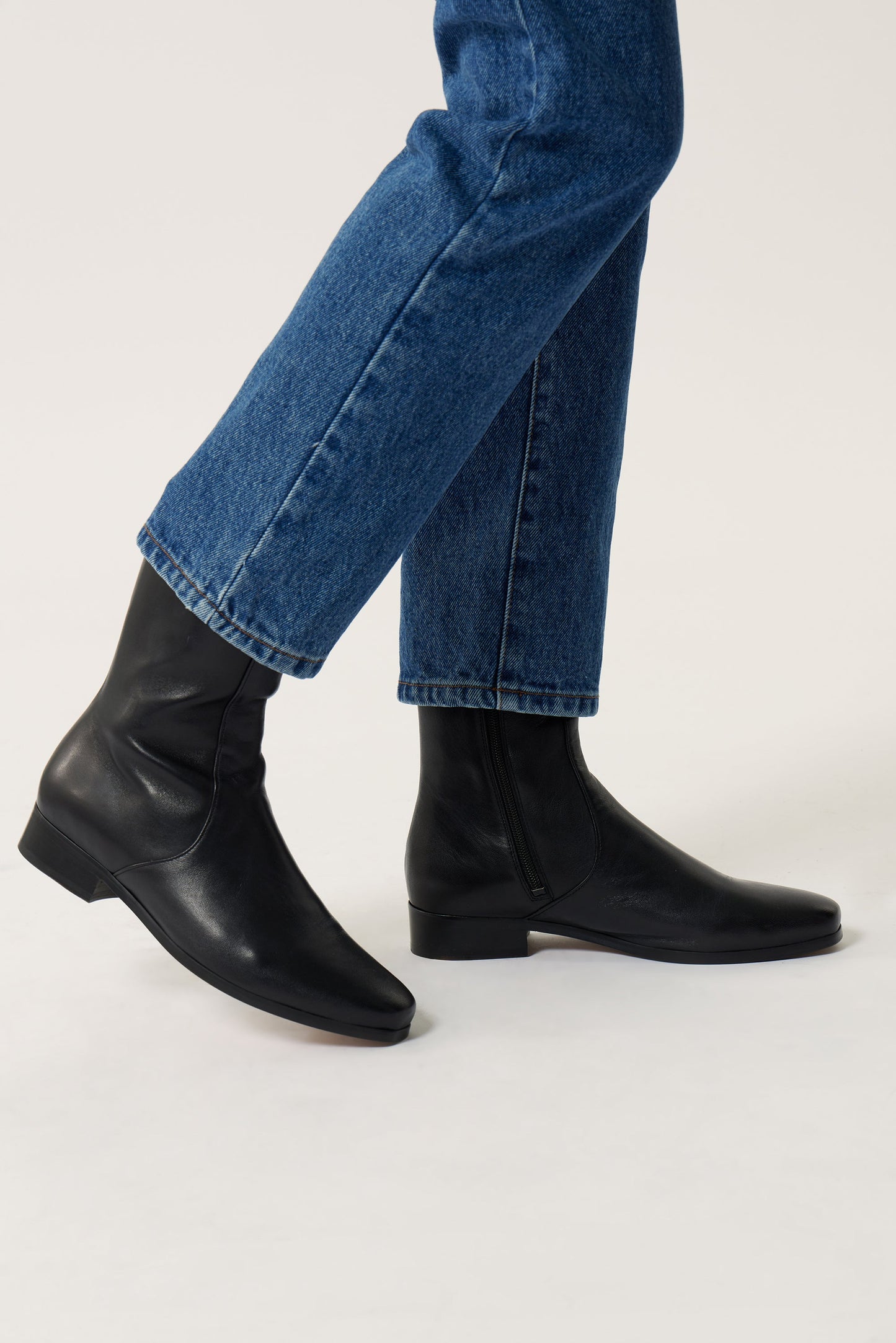 ÉCAILLE BLACK BOOTS